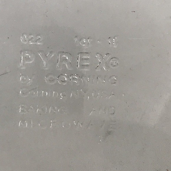 Pyrex by Corning Antique Baking & Microwave Dish - Picture 4 of 8